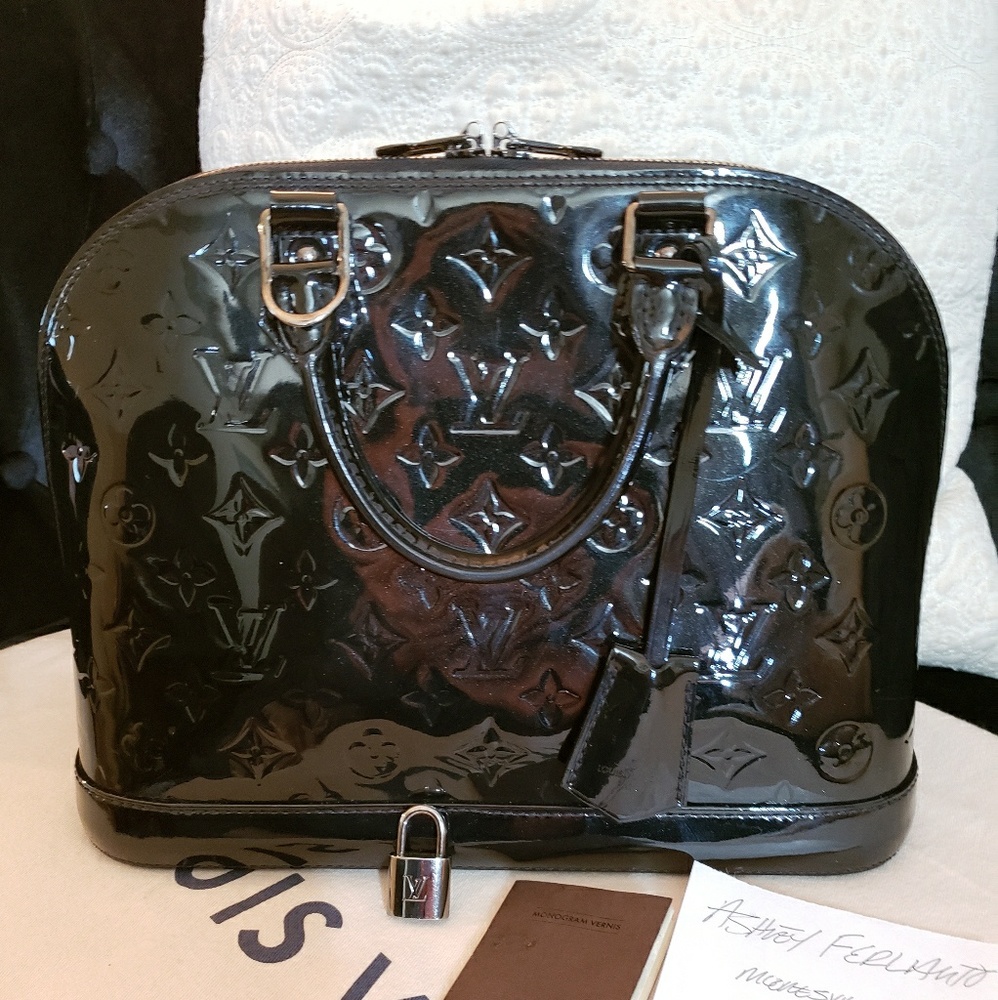 SOLD!!Louis Vuitton Magnetique Alma Vernis Noir pm